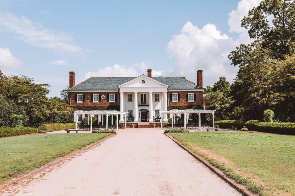 Best things to do in Charleston SC for a girl's weekend | Tour Boone Hall Plantation #simplywander #charleston #southcarolina #boonehall