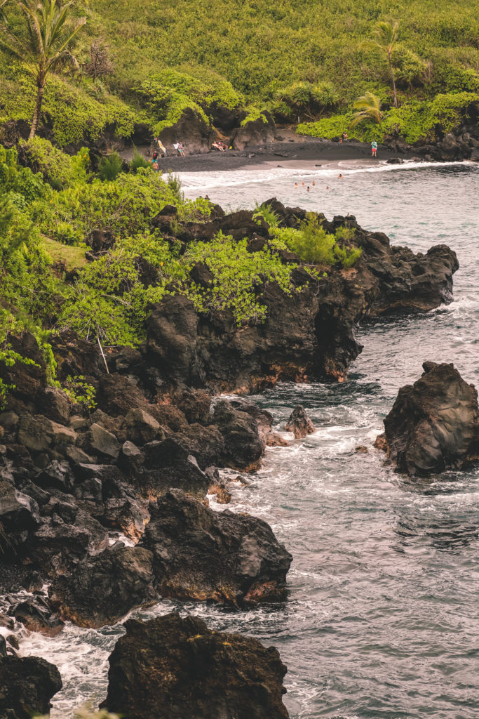 15 Best Road to Hana Stops | Black Sand Beach #simplywander #roadtohana #maui #hawaii #blacksandbeach