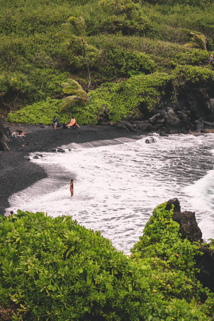 Best Beaches in Maui Hawaii | Black Sand Beach #simplywander #maui #hawaii #blacksandbeach