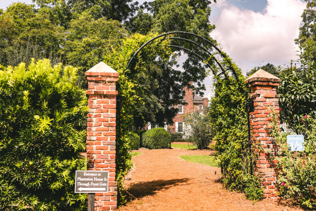 Why Boone Hall Plantation is a Must-See in Charleston South Carolina | Boone Hall Plantation home #boonehall #charleston #southcarolina
