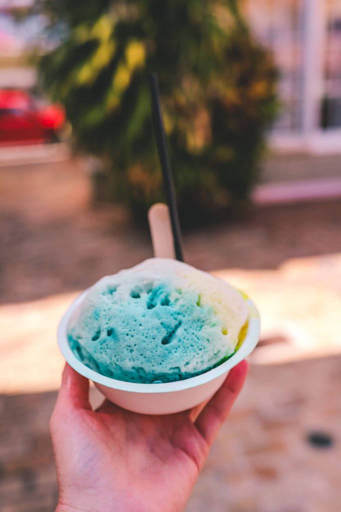 10 Best Places to Eat in Maui, Hawaii | Ululani's Hawaiian Shave Ice #simplywander #maui #hawaii #ululanis