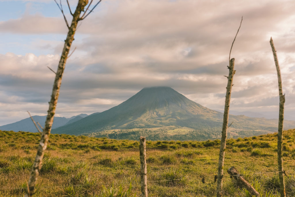 6 Fun Things to do in La Fortuna Costa Rica | Hiking trails at Arenal Volcano #simplywander #costarica #lafortuna #arenalvolcano