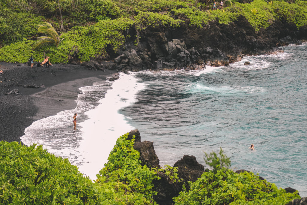15 Best Road to Hana Stops | Black Sand Beach #simplywander #roadtohana #maui #hawaii #blacksandbeach