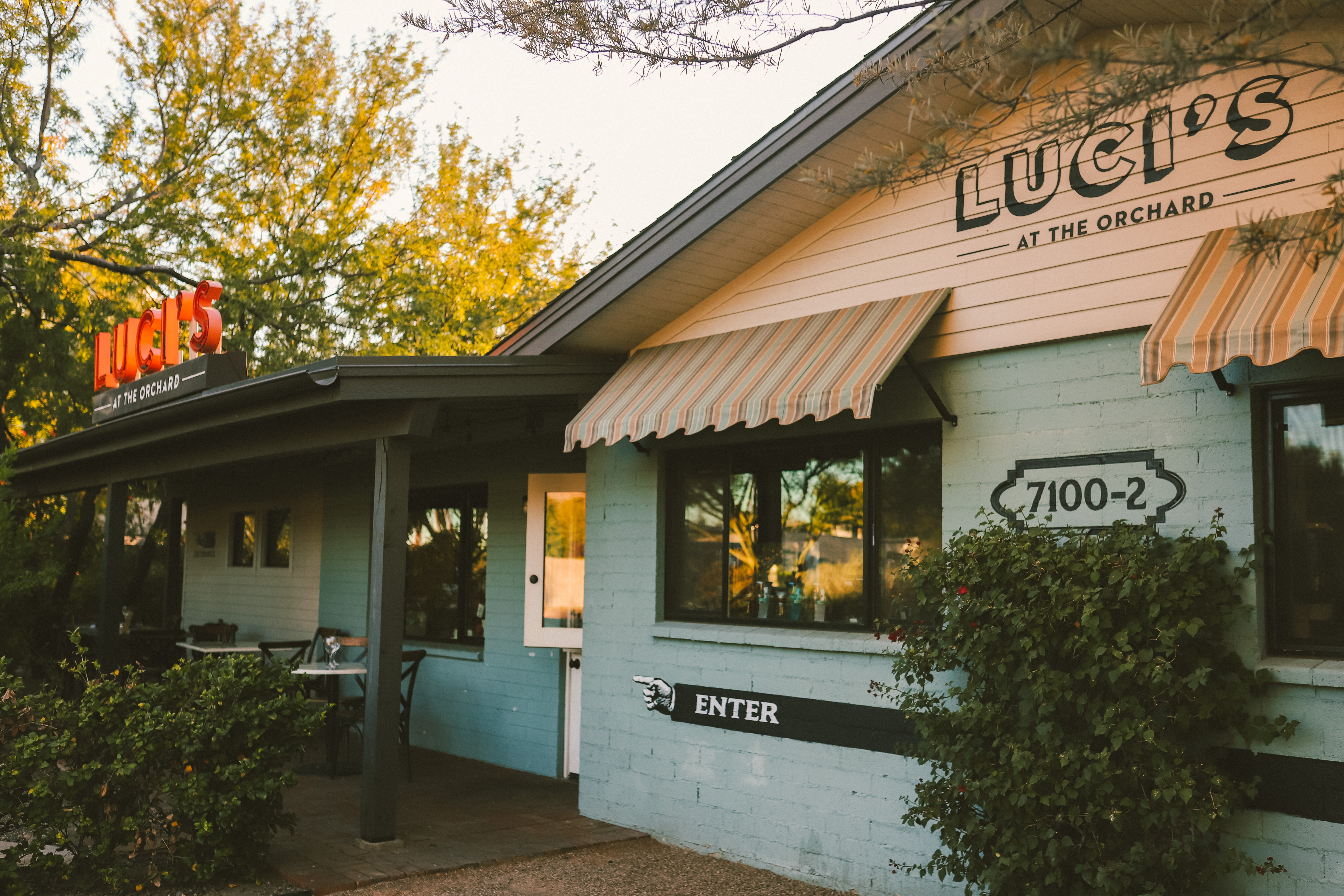 11 of the Best Places to Eat in Phoenix Arizona | Luci's at The Orchard #simplywander #phoenix #arizona #lucis