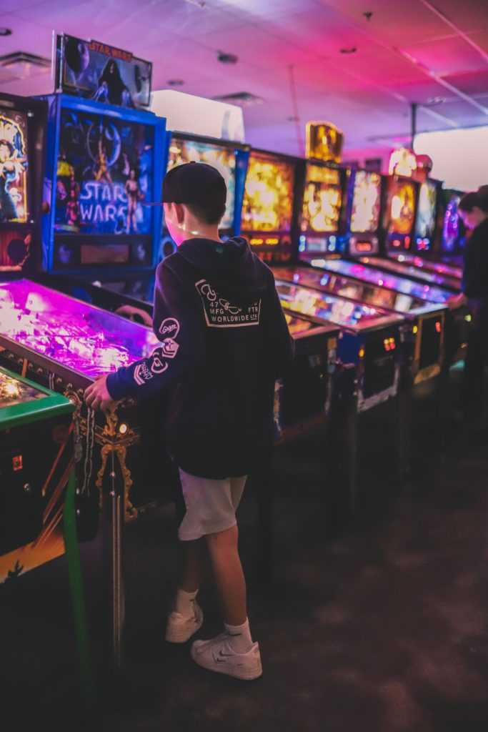 15 Fun Things to do with Kids in Mesa Arizona | Starfighters Arcade #simplywander #mesa #arizona