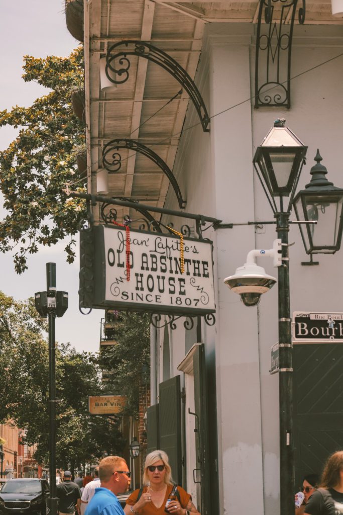 12 Unique Things to do in the French Quarter in New Orleans | Old Absinthe House Bar #simplwander #neworleans #frenchquarter