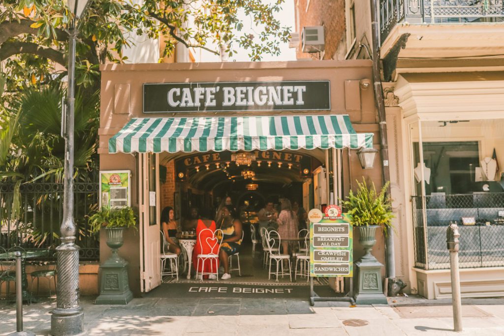 12 Unique Things to do in the French Quarter in New Orleans | Cafe Beignet #neworleans #frenchquarter