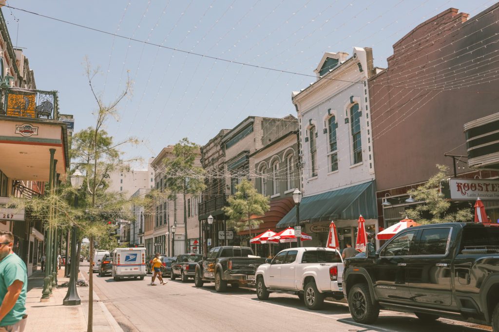11 Things to do in Mobile Alabama | Dauphine Street #simplywander #mobile #alabama
