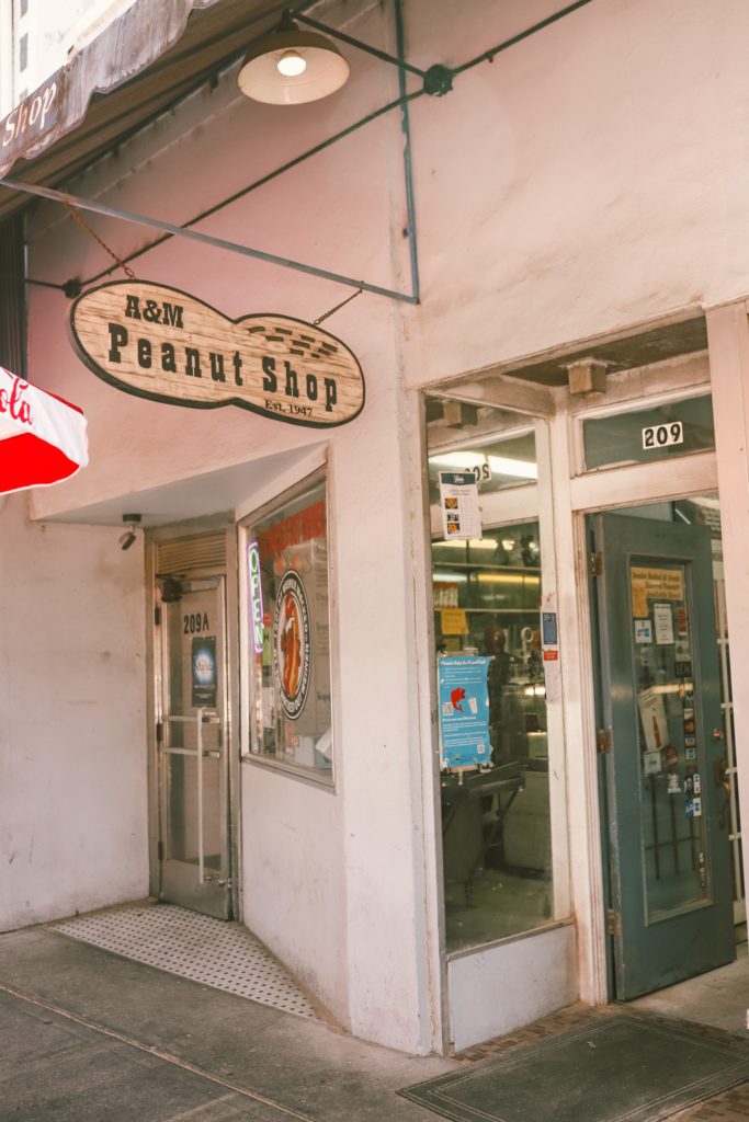 11 Things to do in Mobile Alabama | A&M Peanut Shop #simplywander #mobile #alabama