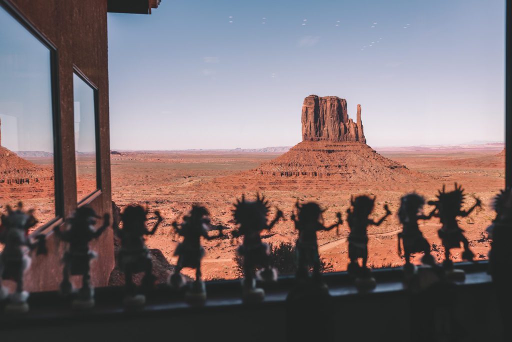 First Time Guide to Visiting Monument Valley | The View Hotel Trading Post #simplywander #monumentvalley #utah #arizona