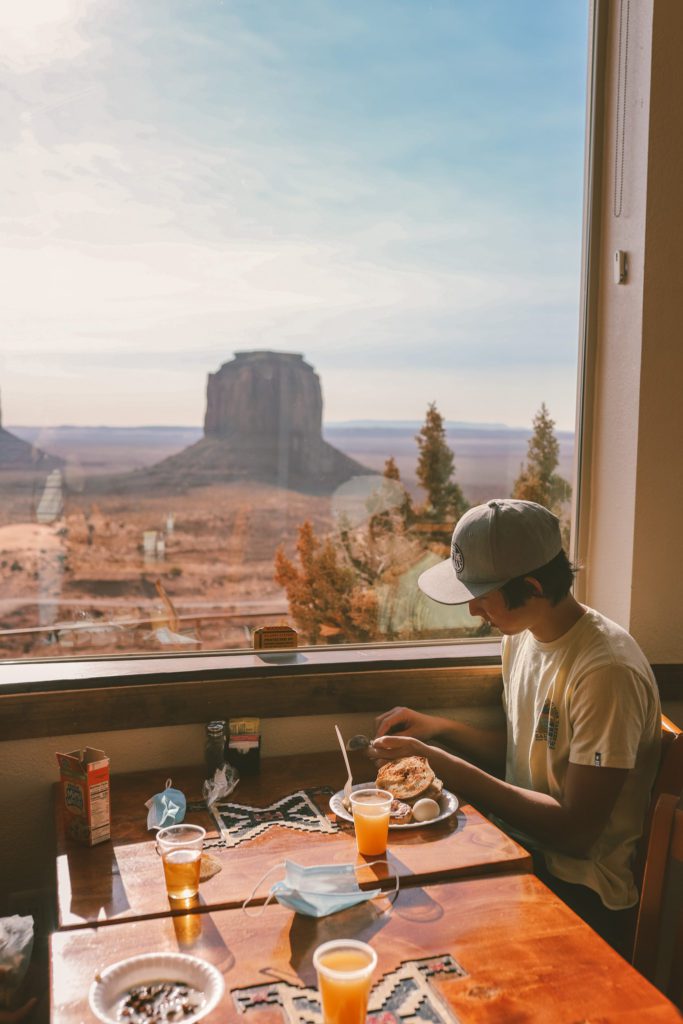 First Time Guide to Visiting Monument Valley | The View Hotel Restaurant #simplywander #monumentvalley #utah #arizona