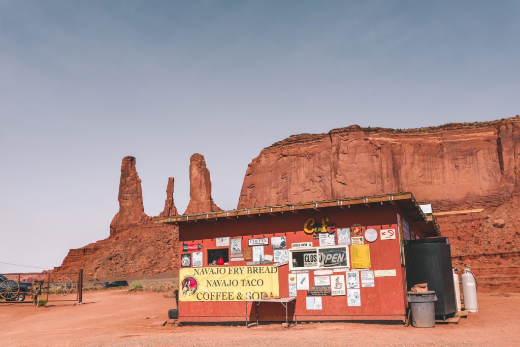 First Time Guide to Visiting Monument Valley | Monument Valley John Ford's Point #simplywander #monumentvalley #utah #arizona