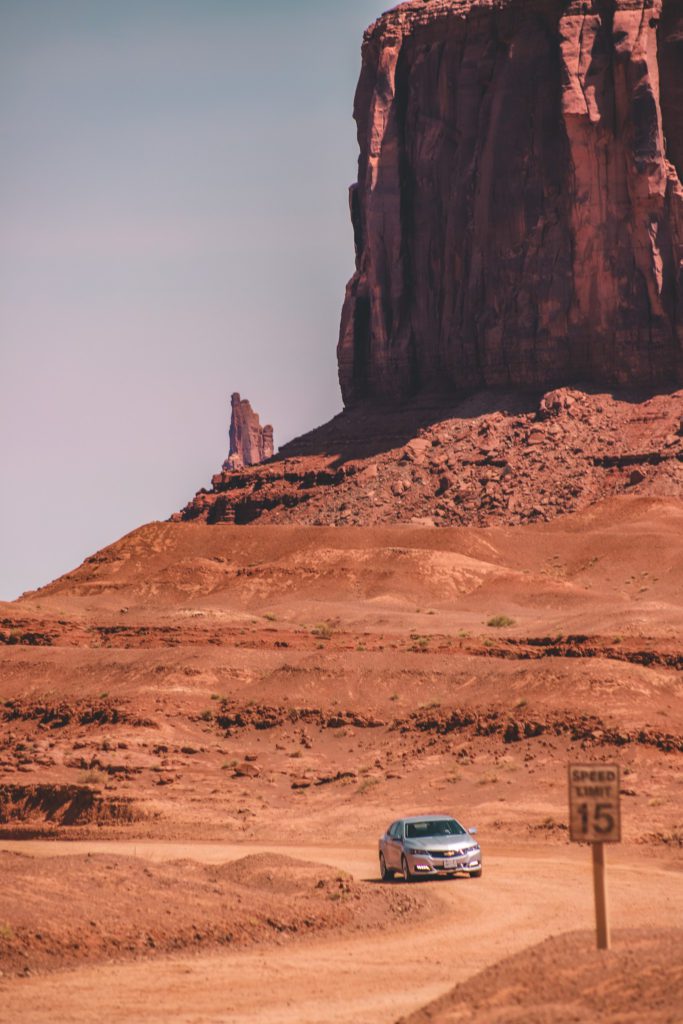 First Time Guide to Visiting Monument Valley | Monument Valley Scenic Loop Drive #simplywander #monumentvalley #utah #arizona