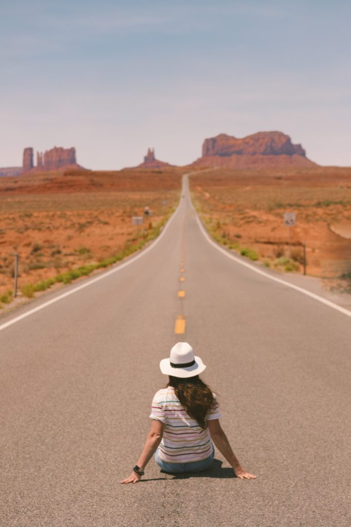 First Time Guide to Visiting Monument Valley | How to get to Forrest Gump Point #simplywander #monumentvalley #utah #arizona