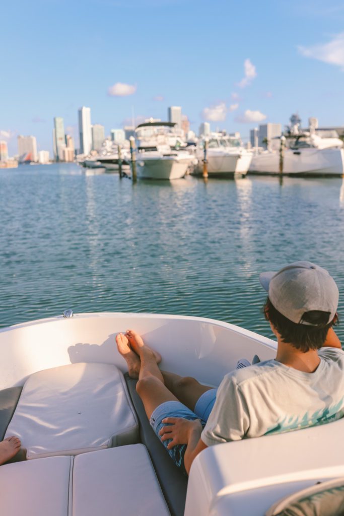 4 Things to do at Key Biscayne if You Only Have One Day | Rent a boat at Key Biscayne Bay #simplywander #florida #keybiscayne