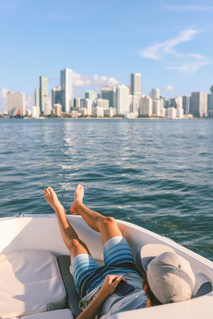 4 Things to do at Key Biscayne if You Only Have One Day | Rent a boat at Key Biscayne Bay #simplywander #florida #keybiscayne