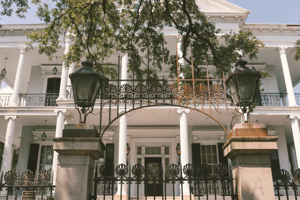 18 Famous Places to See in New Orleans' Garden District | Buckner Mansion #simplywander #gardendistrict #neworleans
