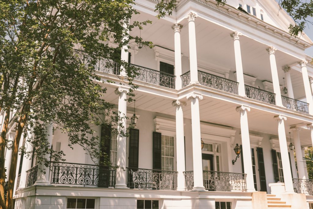 18 Famous Places to See in New Orleans' Garden District | Buckner Mansion #simplywander #gardendistrict #neworleans