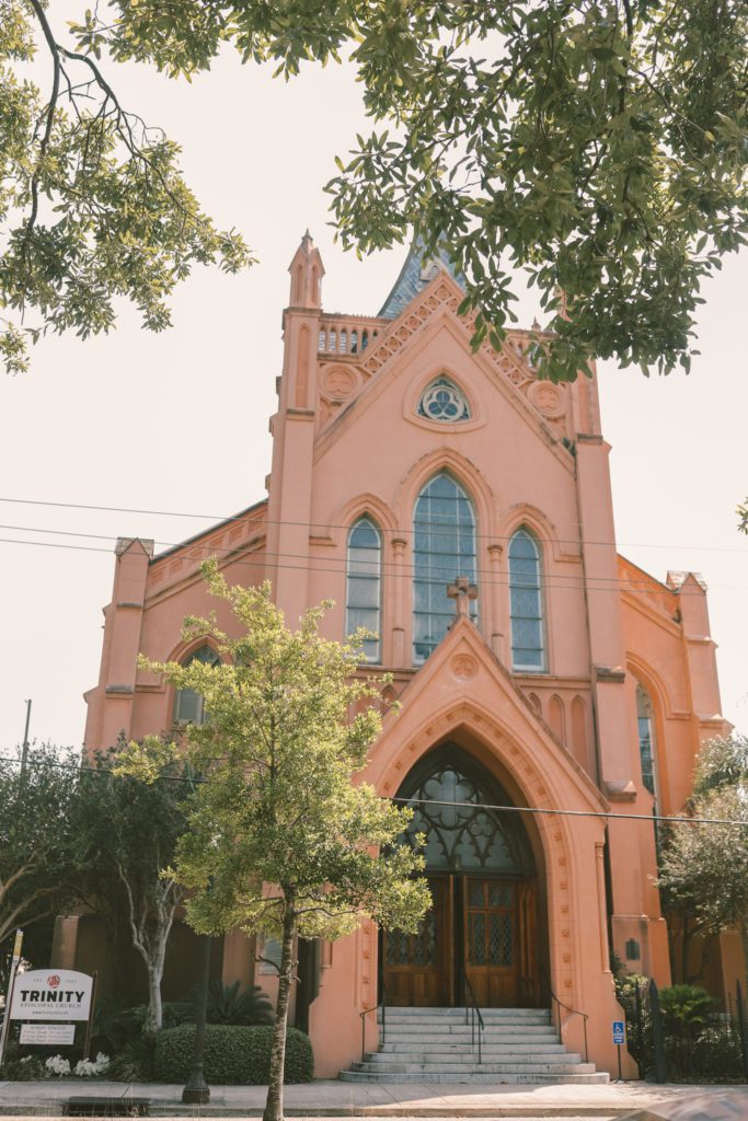 18 Famous Places to See in New Orleans' Garden District | Trinity Episcopal Church #simplywander #gardendistrict #neworleans