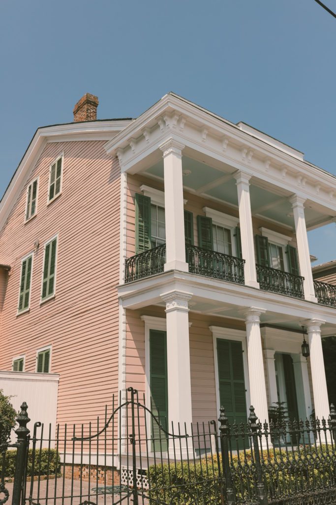 18 Famous Places to See in New Orleans' Garden District | Goldsmith-Godchaux House #simplywander #neworleans #gardendistrict