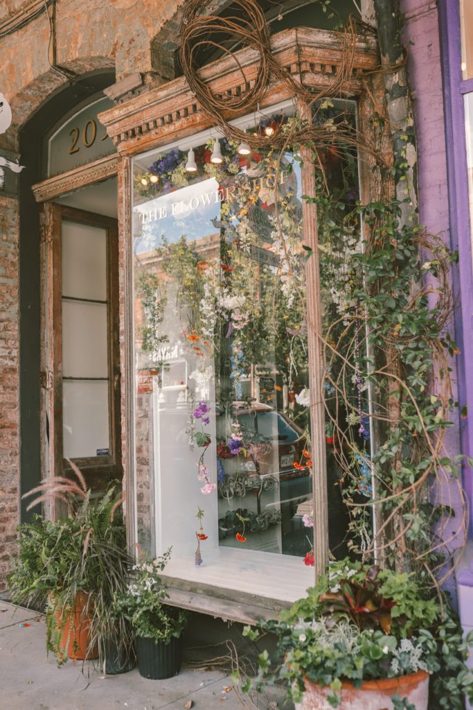 18 Famous Places to See in New Orleans' Garden District | Magazine Street #simplywander #gardendistrict #neworleans