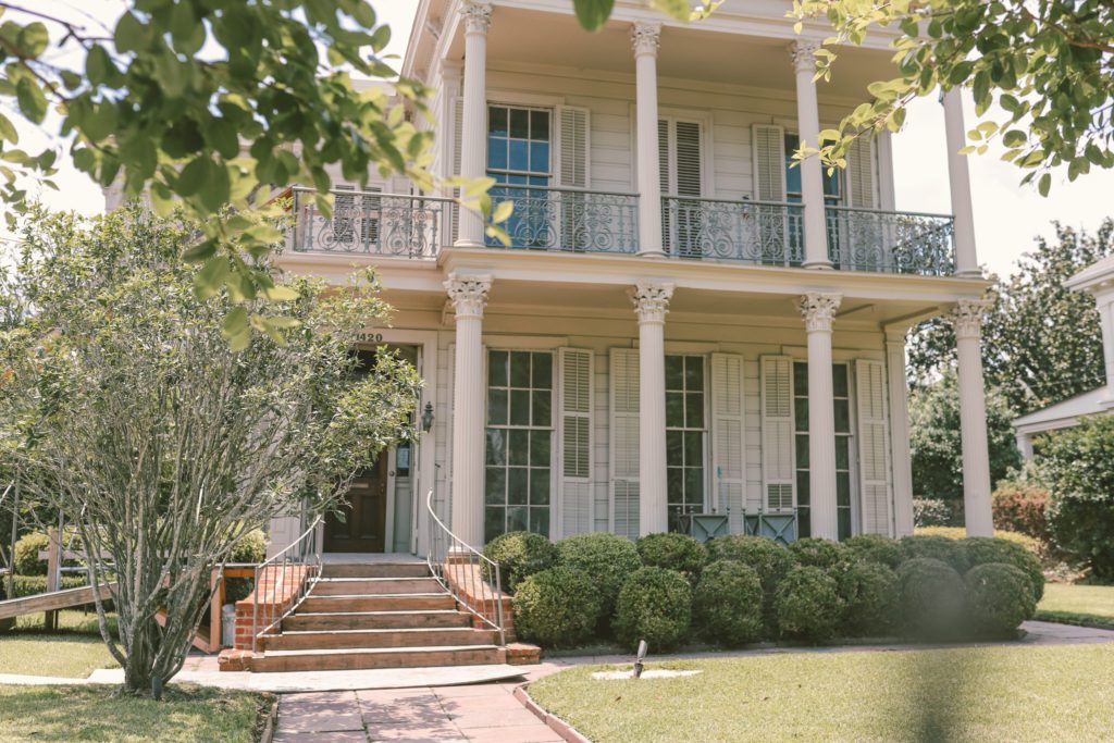 18 Famous Places to See in New Orleans' Garden District | D'Arcy Manning House #simplywander #neworleans #gardendistrict