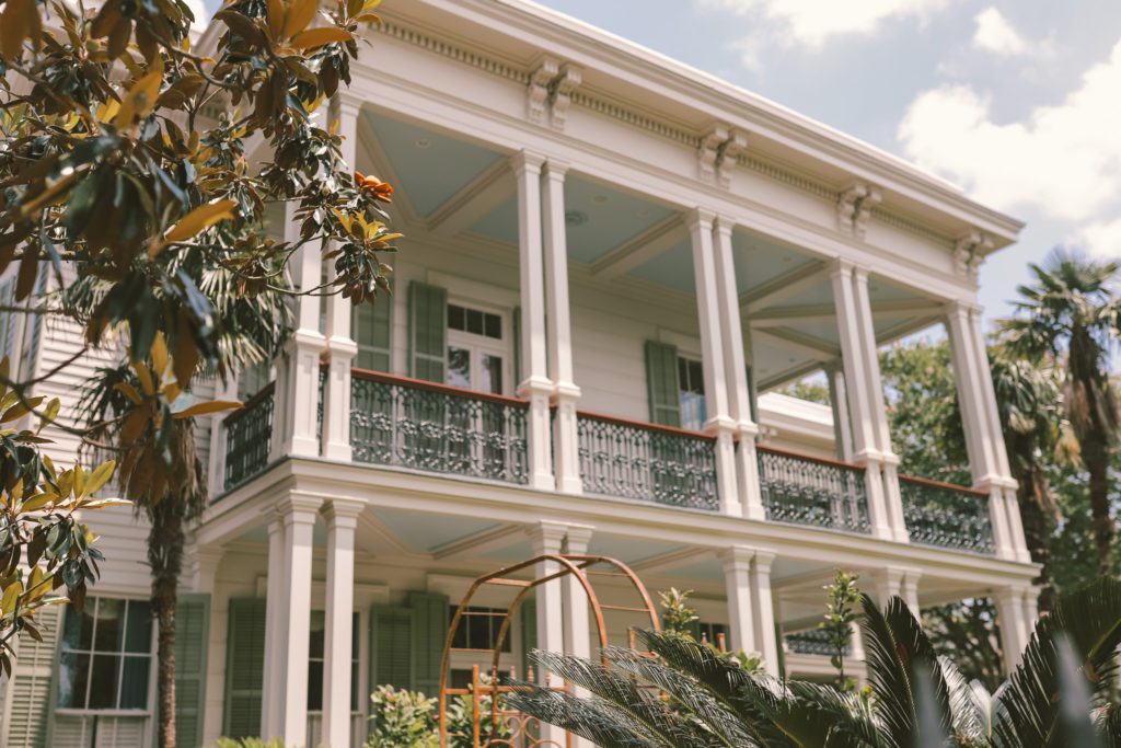 18 Famous Places to See in New Orleans' Garden District | John Goodman's House #simplywander #neworleans #gardendistrict