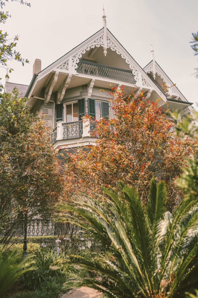 18 Famous Places to See in New Orleans' Garden District | Sandra Bullock's House #simplywander #neworleans #gardendistrict