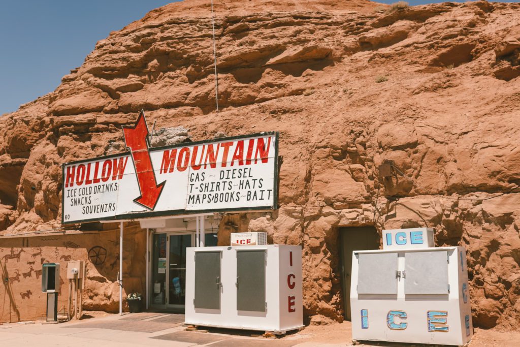 First Time Guide to Goblin Valley State Park in Utah | Hollow Mountain gas station Hanksville #simplywander #utah #goblinvalley