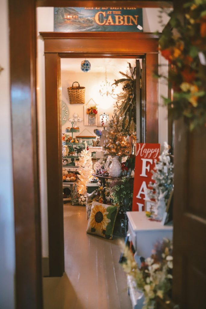 First Time Guide to Visiting Strawberry, Arizona | Fancy Finds Antique Shop #simplywander #arizona #strawberry