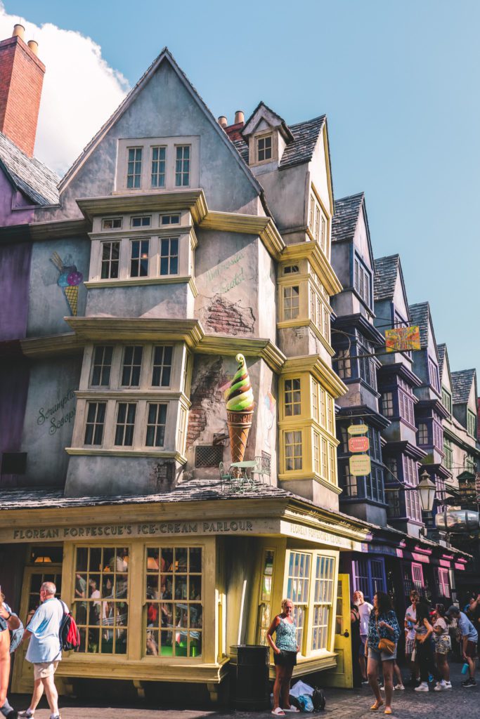 The Wizarding World of Harry Potter Photos and Tips | Diagon Alley Universal Studios Orlando #simplywander #harrypotterworld #orlando #universal