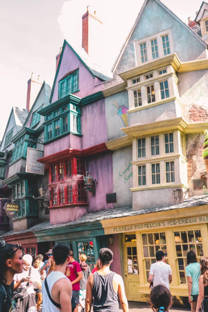 The Wizarding World of Harry Potter Photos and Tips | Diagon Alley #simplywander #harrypotterworld #orlando #universal #hogsmeade