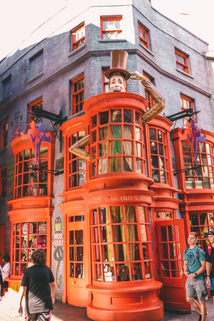 The Wizarding World of Harry Potter Photos and Tips | Diagon Alley Universal Studios Orlando #simplywander #harrypotterworld #orlando #universal 