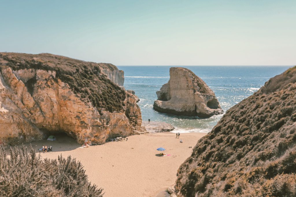 Pacific Coast Highway Road Trip: 11 Stops from San Francisco to Big Sur | Shark Fin Cove #simplywander