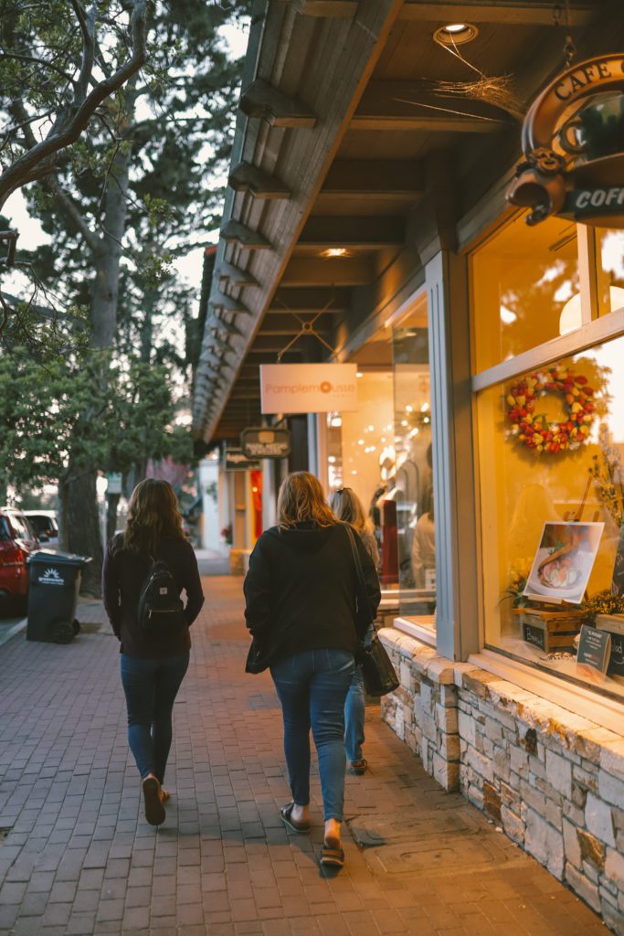 The Best Things to do in Carmel-by-the-Sea on a Girl's Weekend | Visit the shops on Ocean Avenue #simplywander