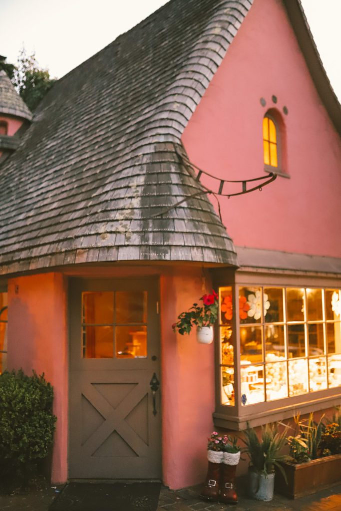 The Best Things to do in Carmel-by-the-Sea on a Girl's Weekend | Take a Fairytale Cottage Tour #simplywander