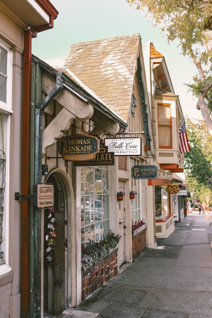 The Best Things to do in Carmel-by-the-Sea on a Girl's Weekend | Visit the shops on Ocean Avenue #simplywander