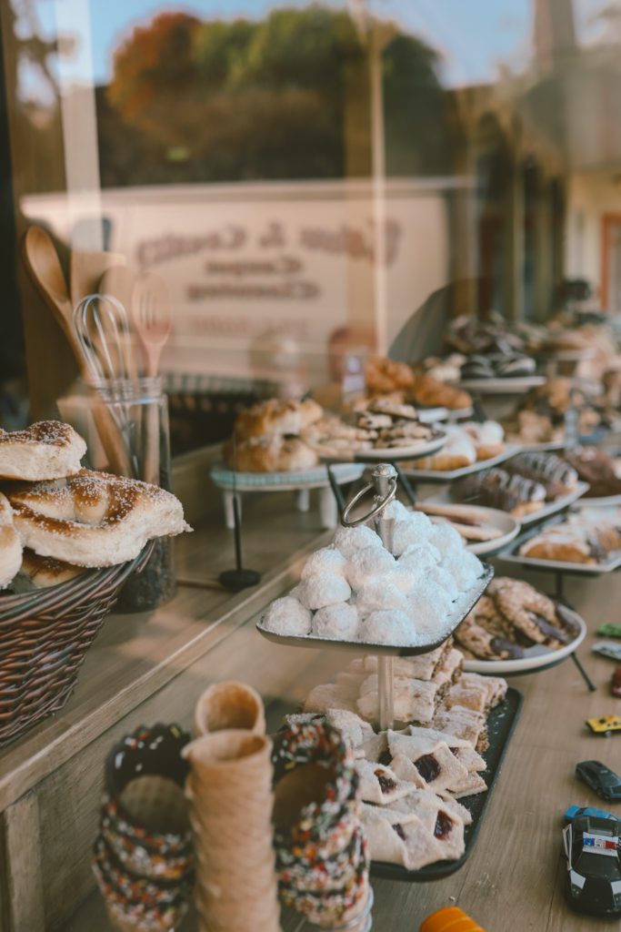 The Best Things to do in Carmel-by-the-Sea on a Girl's Weekend | Get pastries from Carmel Bakery #simplywander