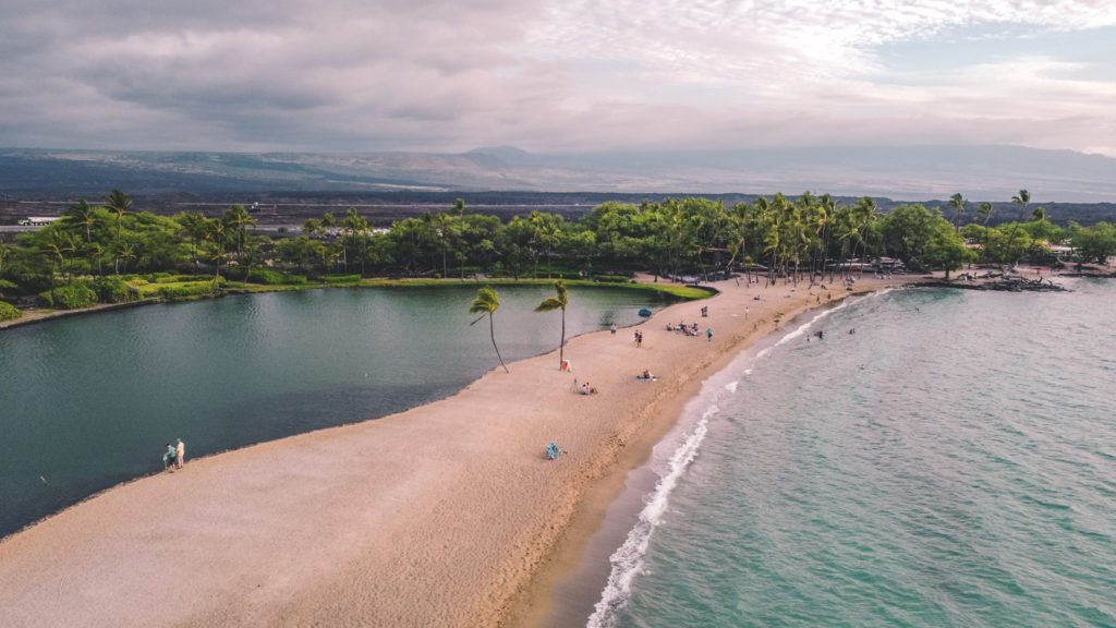 8 of the Best Things to do in Kona, Hawaii | Anaeho’omalu Beach #simplywander