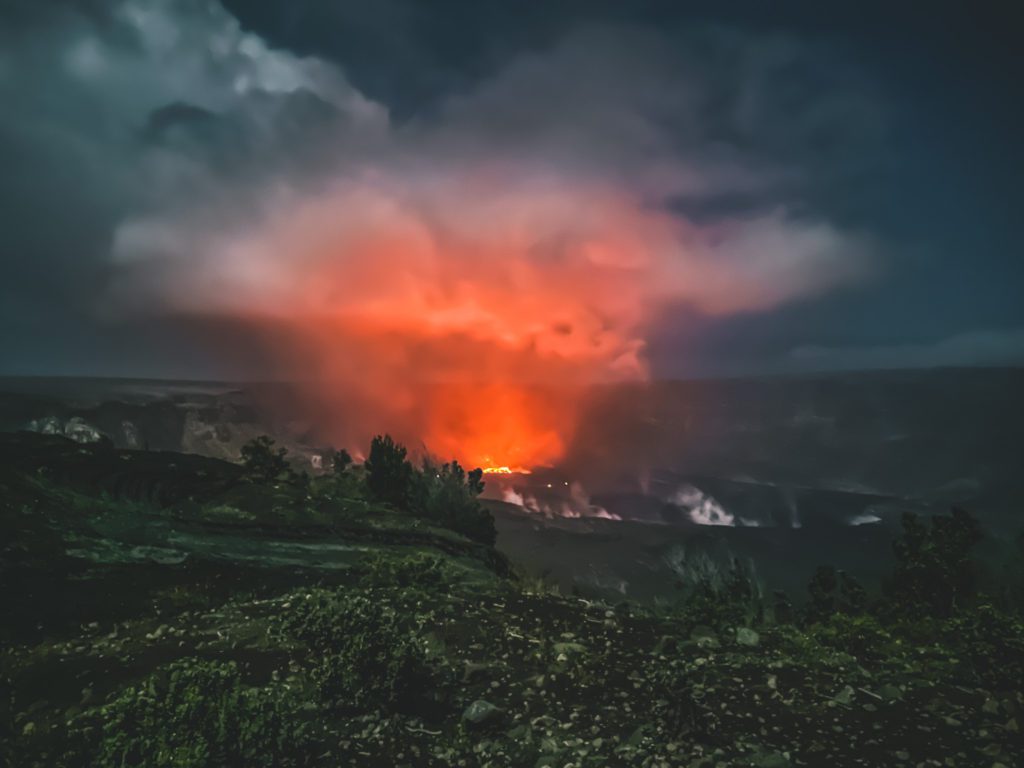 Best Things to do on the Big Island in One Week | See the lava at the Keanakako'i Overlook #simplywander 