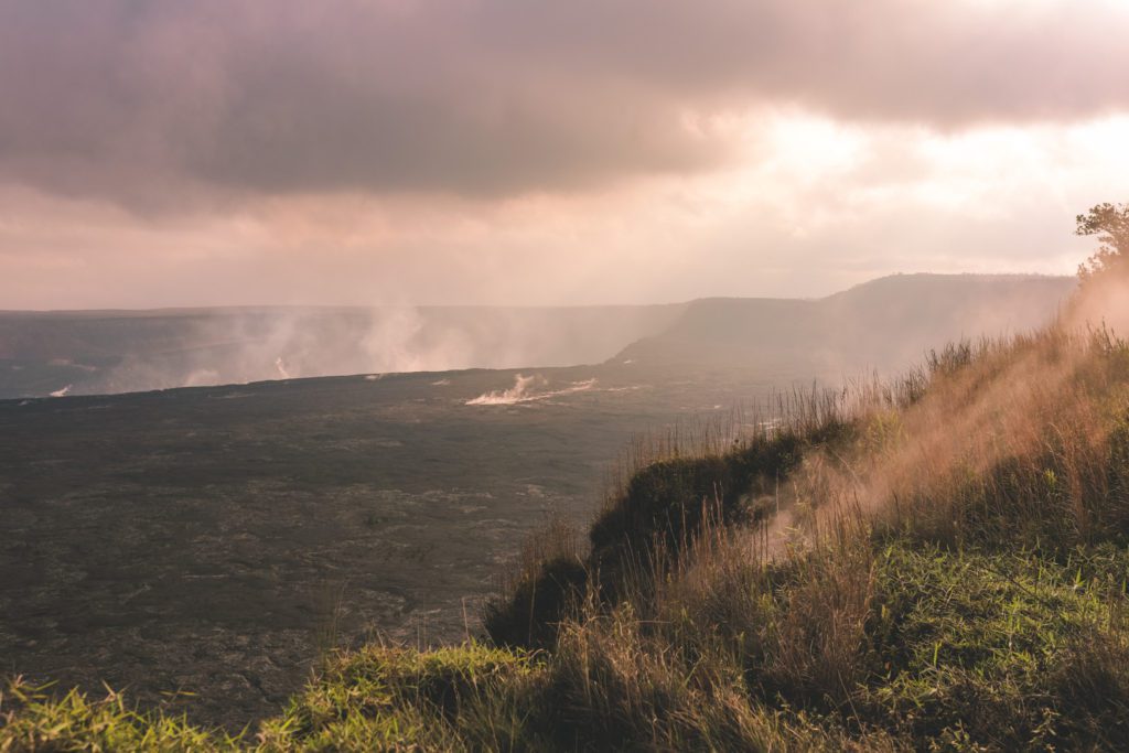 Best Things to do at Hawaii Volcanoes National Park | Uekahuna Overlook #simplywander #kilaueaiki #volcanoesnationalpark #hawaii
