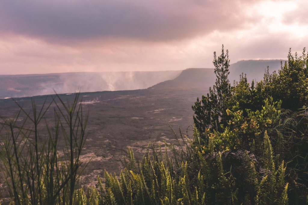 Best Things to do at Hawaii Volcanoes National Park | Uekahuna Overlook #simplywander #volcanoesnationalpark #hawaii