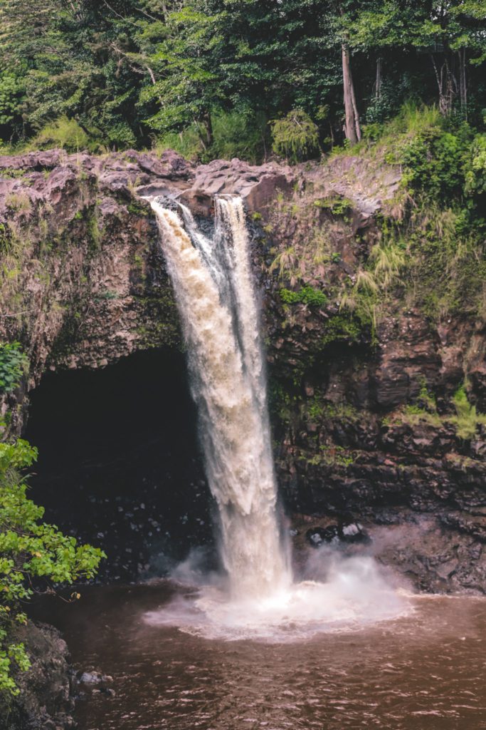8 of the Best Things to do in Hilo, Hawaii | Rainbow Falls #simplywander
