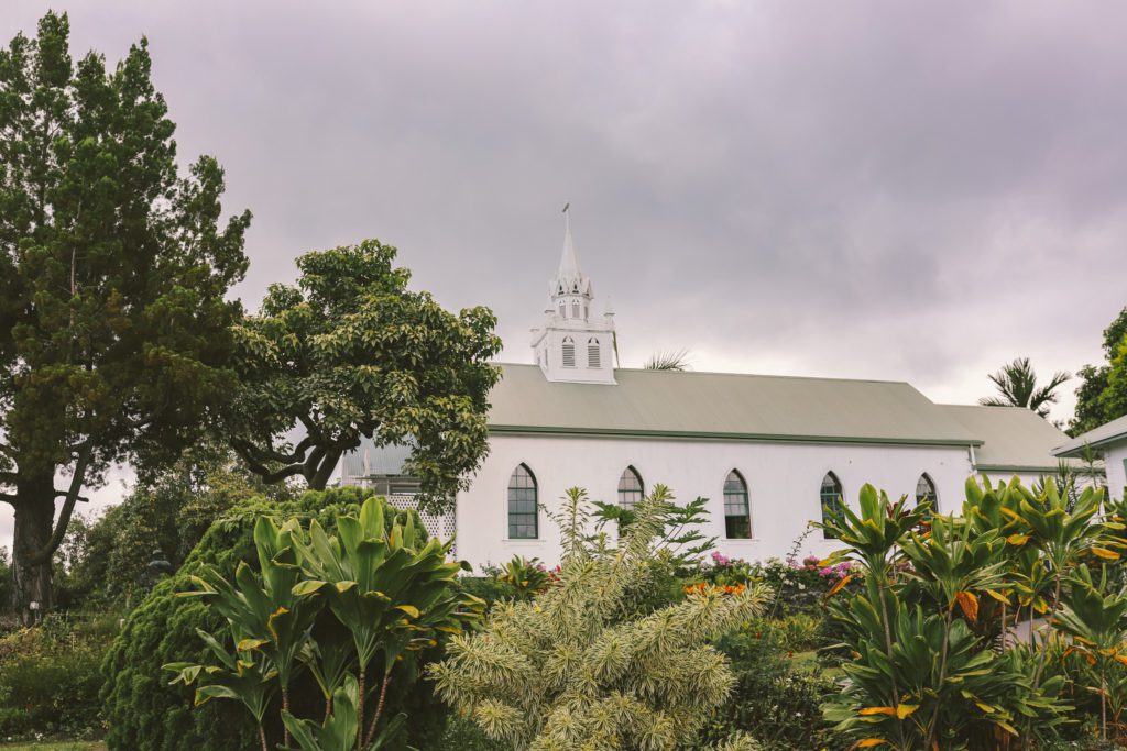 8 of the Best Things to do in Kona, Hawaii | St. Benedict's Painted Church #simplywander