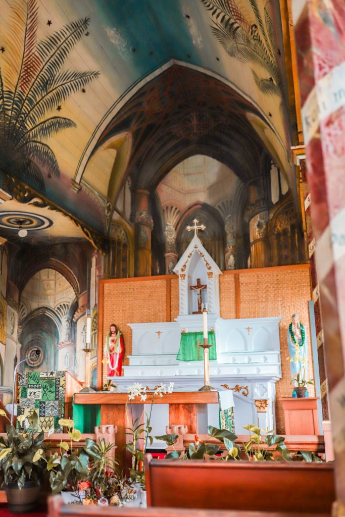 8 of the Best Things to do in Kona, Hawaii | St. Benedict's Painted Church #simplywander