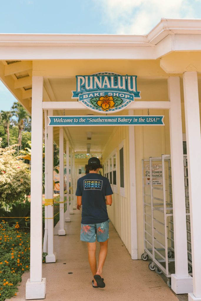 Best Things to do on the Big Island in One Week | Punalu'u Bake Shop #simpywander