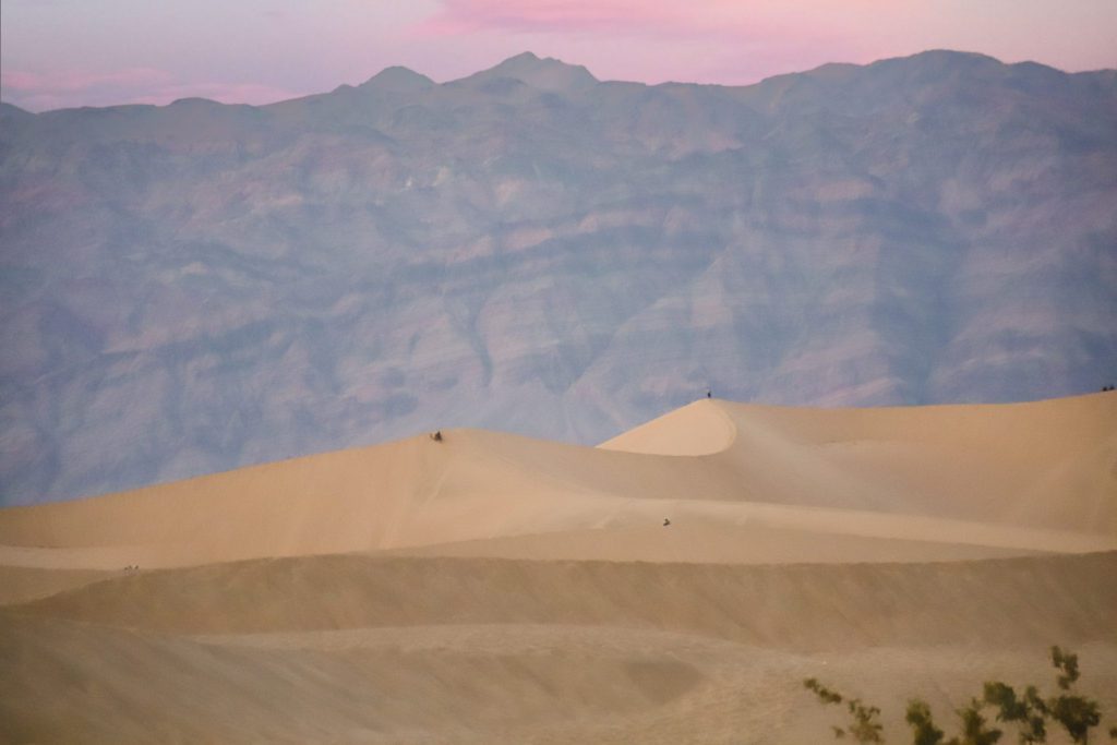 12 Unforgettable Things to Do at Death Valley National Park | Sunrise at Mesquite Flat Sand Dunes #simplywander