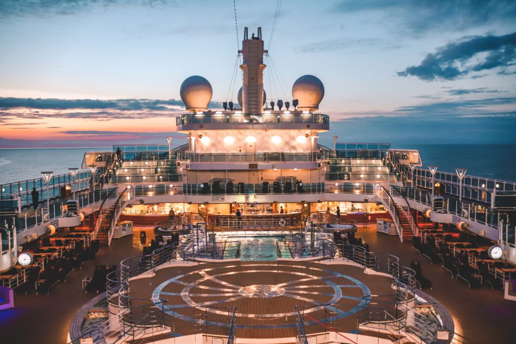 What to Expect on a Royal Princess Alaska Cruise | Lido Deck swimming pools #simplywander