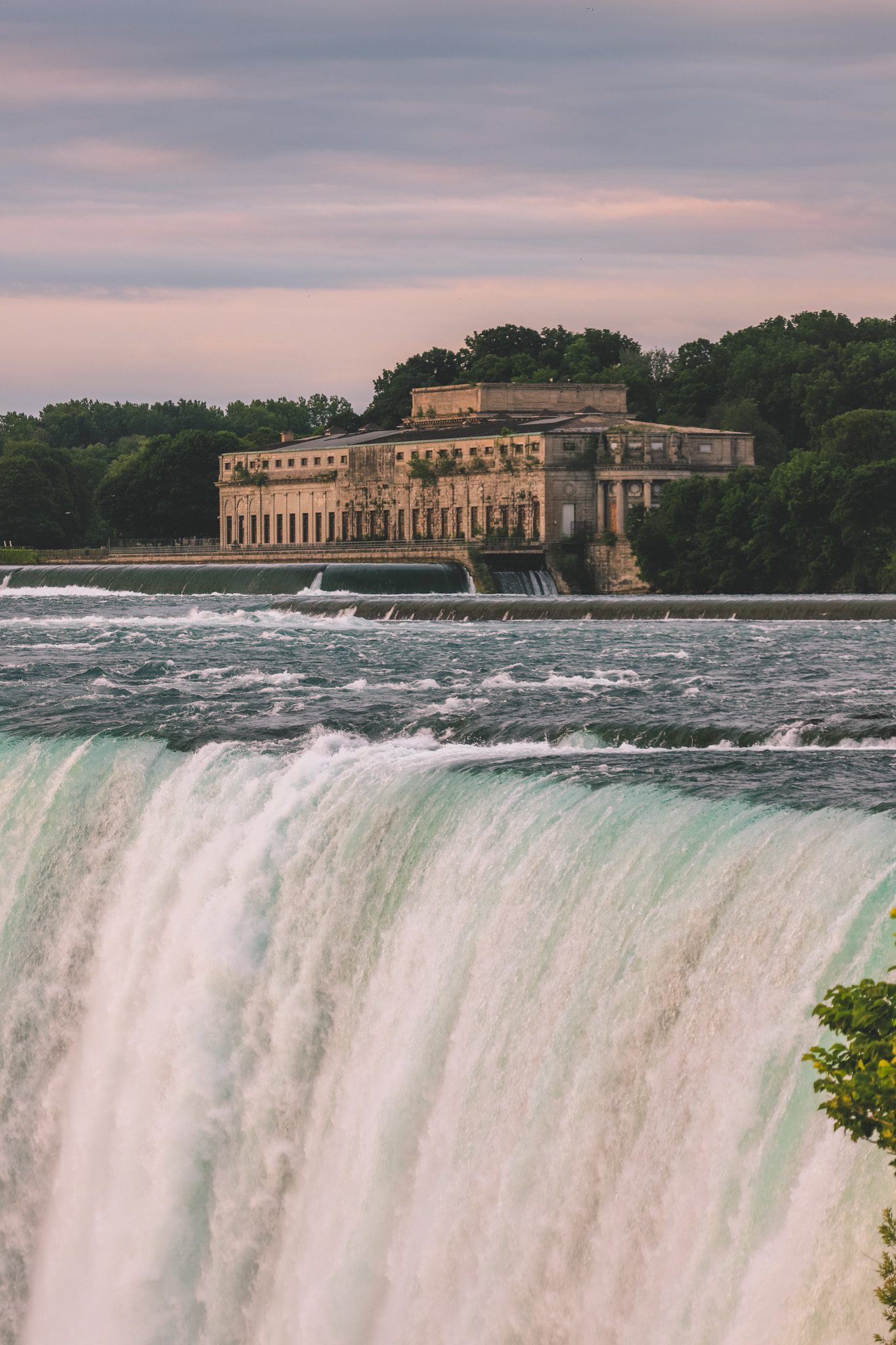 10 Amazing Things to do at Niagara Falls | Niagara Parks Power Station #simplywander