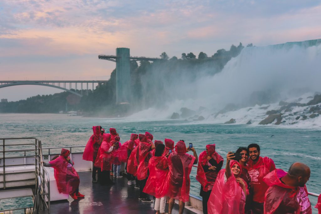 10 Amazing Things to do at Niagara Falls | Niagara City Cruises and Maid of the Mist boat tours #simplywander
